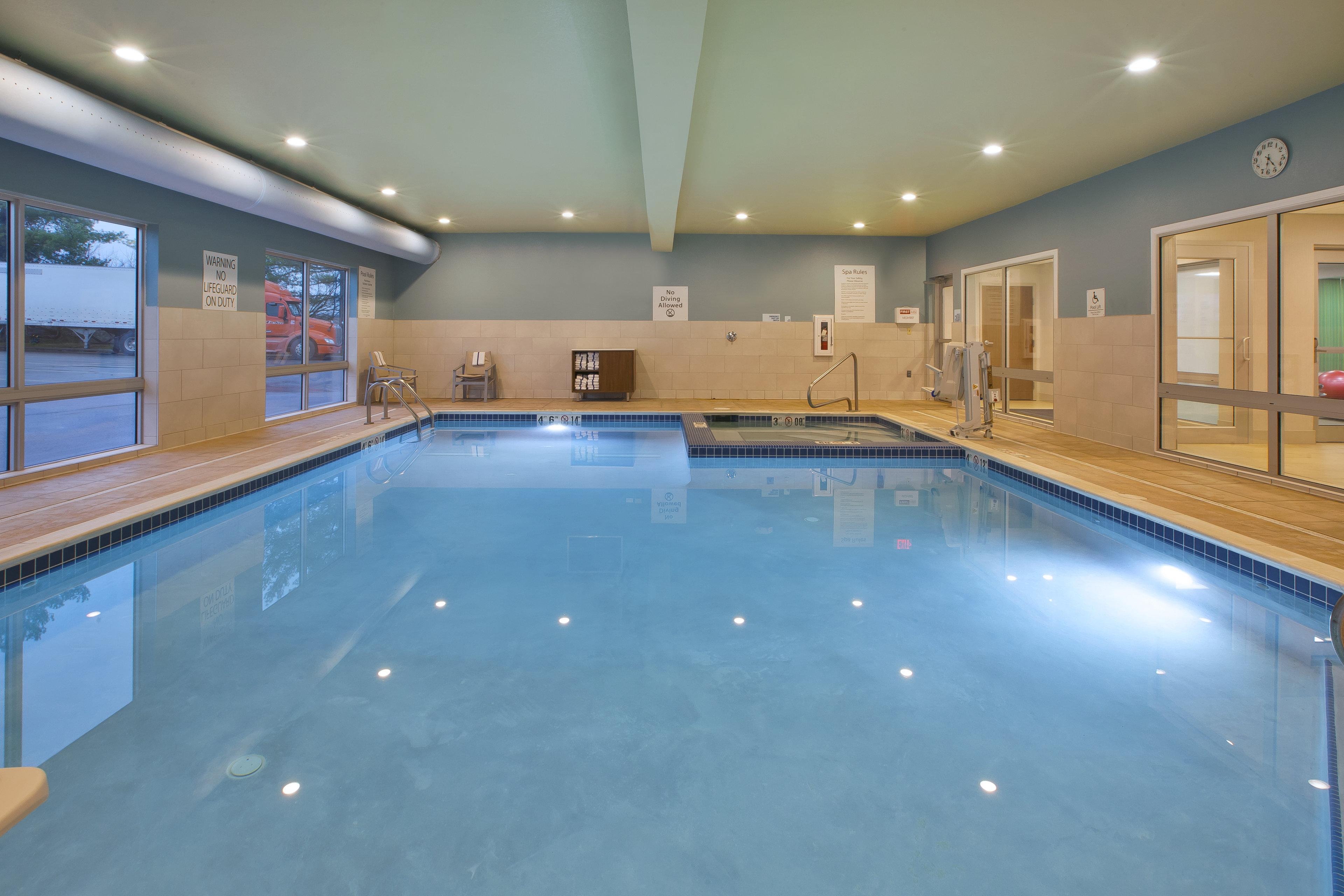 Holiday Inn Express & Suites - Parkersburg East By Ihg Ngoại thất bức ảnh
