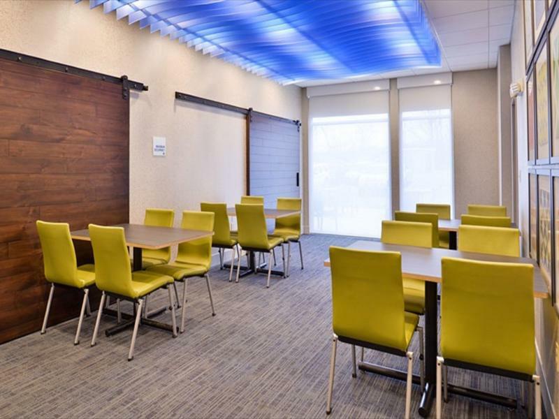 Holiday Inn Express & Suites - Parkersburg East By Ihg Ngoại thất bức ảnh