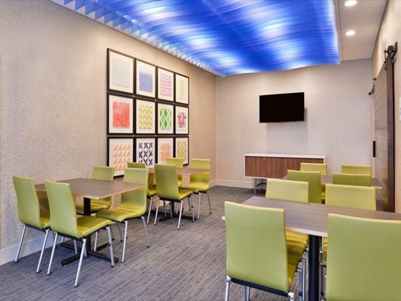 Holiday Inn Express & Suites - Parkersburg East By Ihg Ngoại thất bức ảnh